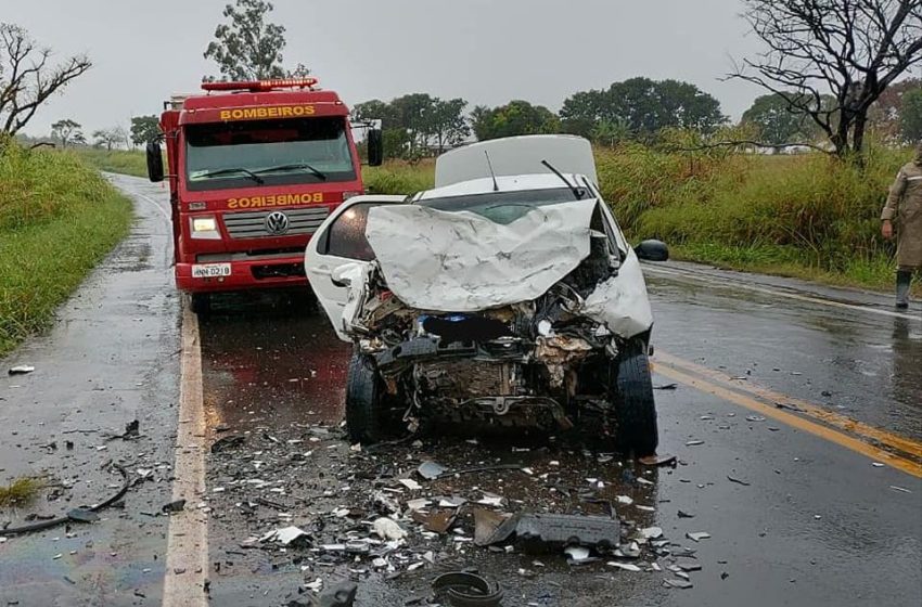  Três pessoas morrem em acidente na rodovia que liga Araxá a Perdizes