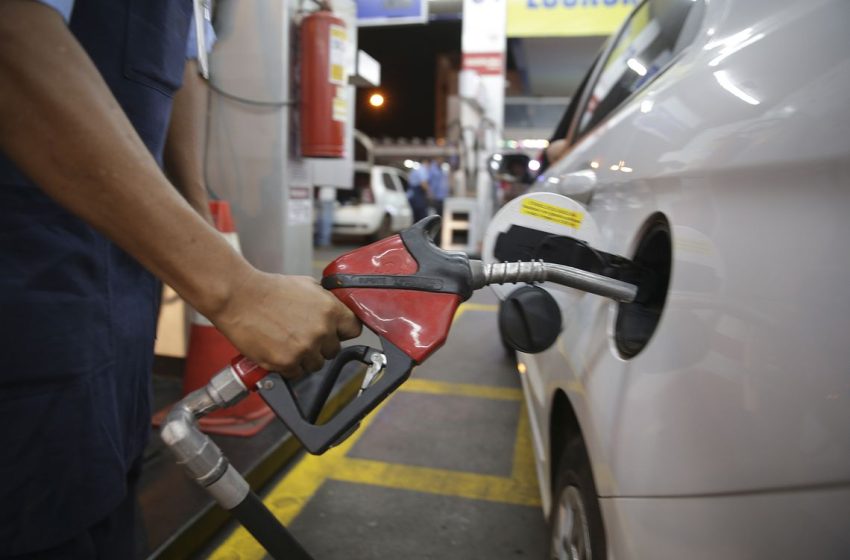  Preço da gasolina sobe pela quarta semana