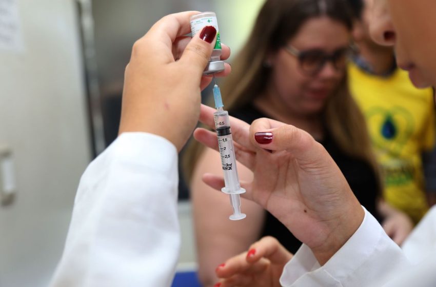  Vacina pentavalente começa a ser distribuída aos estados