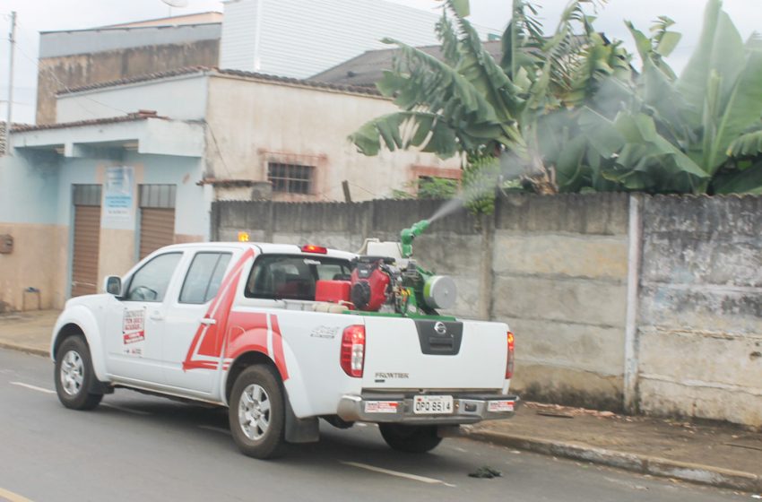  Controle da dengue recebe reforço com carro fumacê
