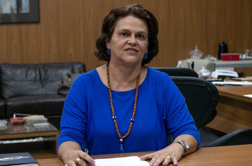 Edna Resende é nomeada nova secretária de Educação