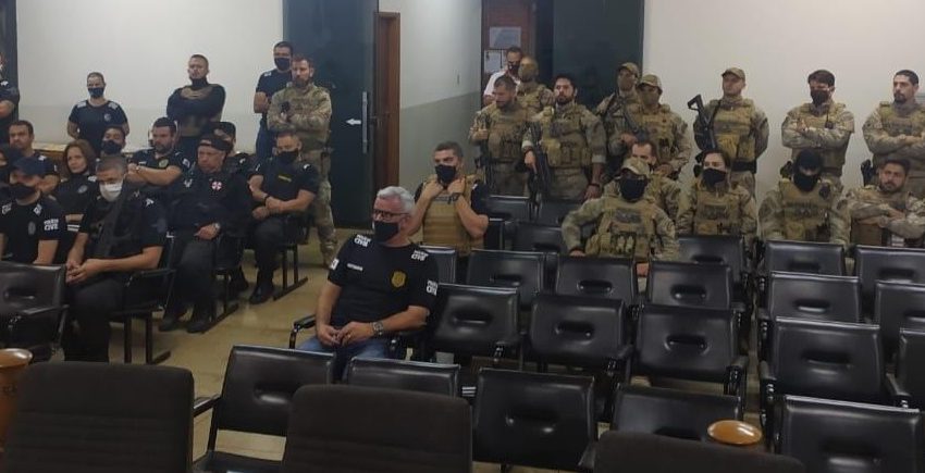  Vice-prefeito de Perdizes apresenta à Polícia Civil de Araxá