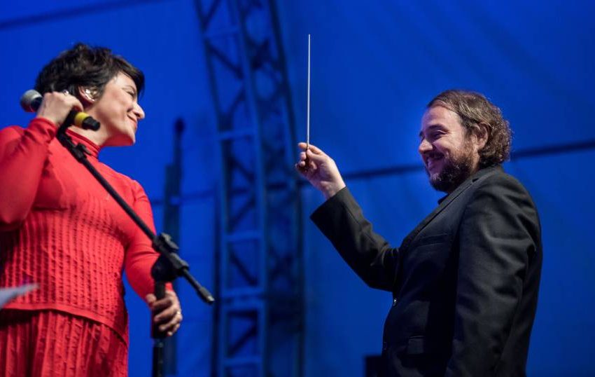  Orquestra Ouro Preto e Fernanda Takai apresentam tributo a Tom Jobim em Araxá