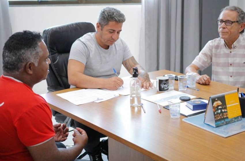  Prefeitura de Araxá assina R$ 165 mil em convênios com três associações