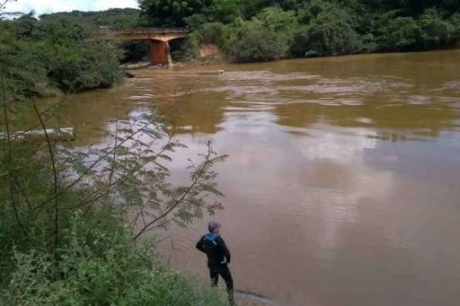  Bombeiros encontram rapaz que afogou no rio Quebra Anzol