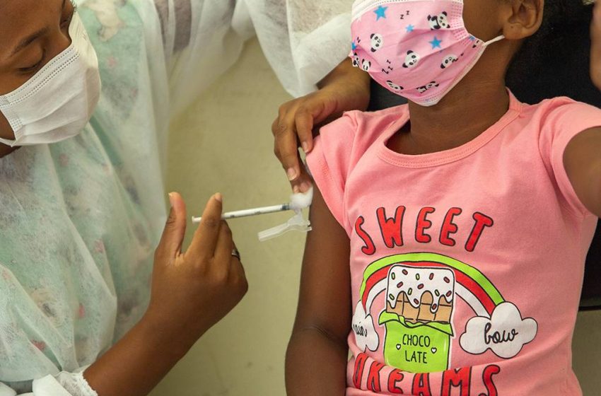 Saúde aplica 1ª e 2ª dose da vacina Covid-19 em crianças até 11 anos na quinta
