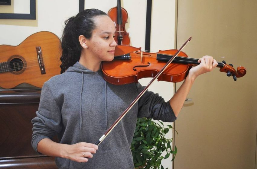  Escola de Música está com vagas abertas para aulas gratuitas de violino