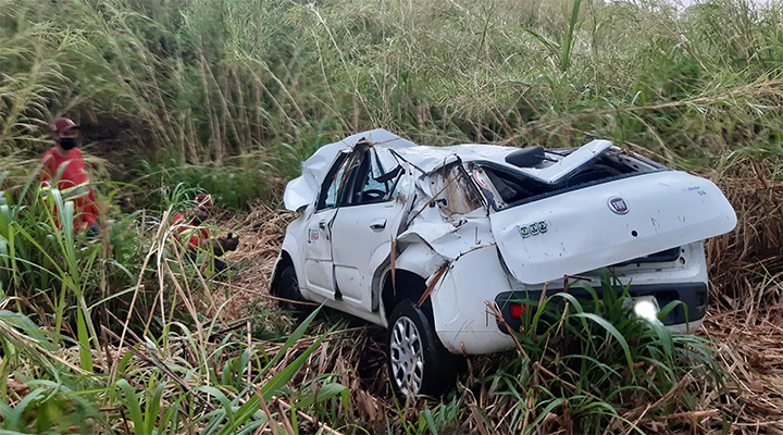  Motorista de Araxá morre em capotagem na BR-262