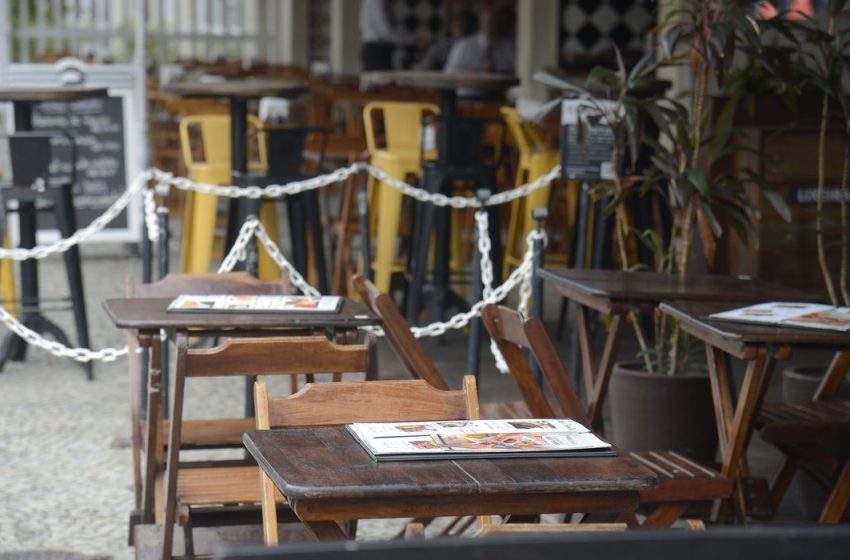  Mais de 500 bares e restaurantes terão que assinar termo para atendimento presencial
