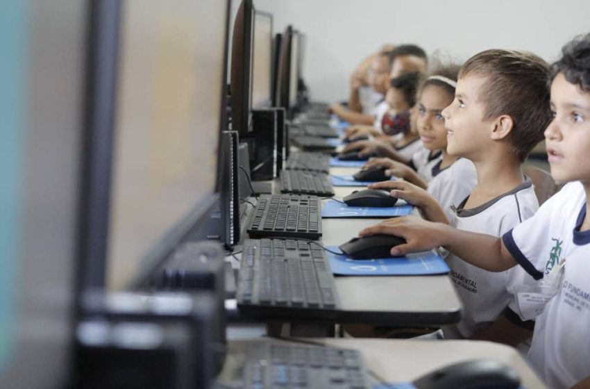  Rede de ensino recebe investimentos em tecnologia para equipar e modernizar escolas
