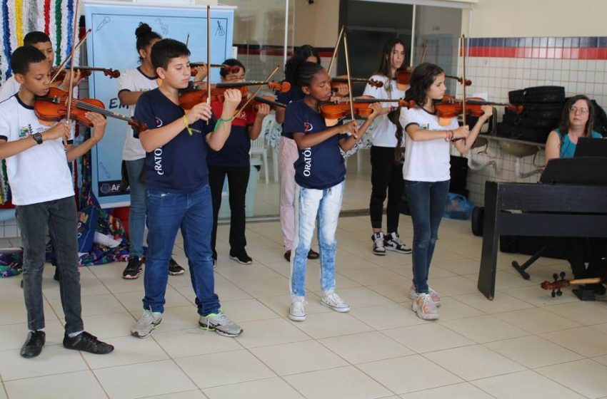  Projeto Juventude em ConSerto é realizado nas unidades educacionais de Araxá