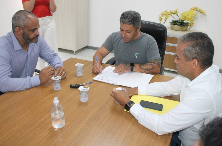  Prefeitura assina contrato de concessão do terreno para a Desaer