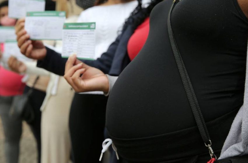  Presidente sanciona lei que prevê retorno de grávidas ao presencial