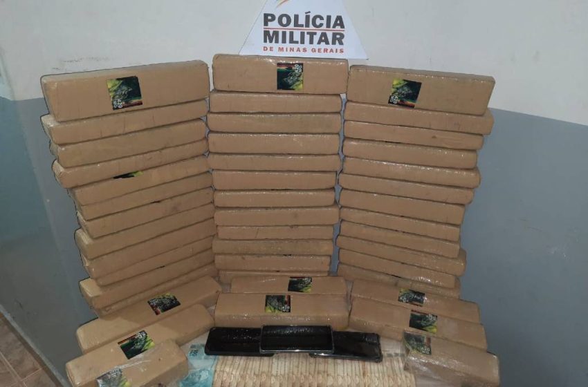  Polícia Militar apreende 44 tabletes de maconha em Araxá