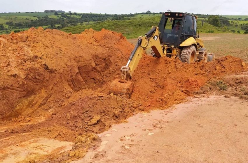  Chuva dá trégua e recuperação da malha rural de Araxá já está sendo realizada