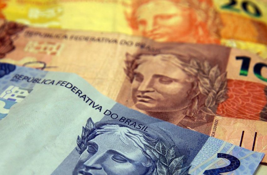  Salário mínimo para 2021 ficará em R$ 1.067