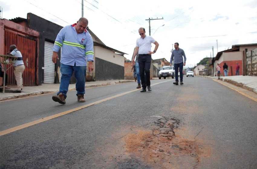  Prefeitura cobra de construtora solução para estragos ocorridos na rua Brígido de Melo Filho