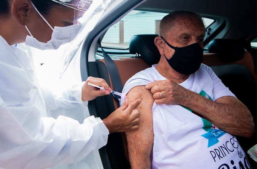  4ª dose em idosos: Araxá vai receber mais imunizantes contra a Covid-19