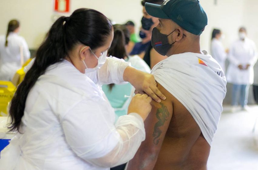  Araxá faz repescagem de vacina contra a Covid-19 para população adulta nesta quarta